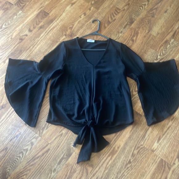 Bluivy black bat wing front tie blouse. - Picture 3 of 3